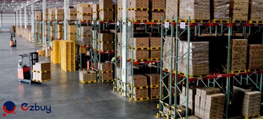 Ecommerce-warehousing-manages-online-product-storage